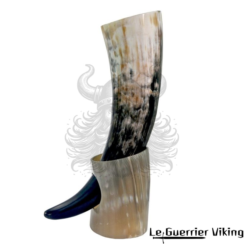 Corne à Boire Viking Avec Socle Blanc